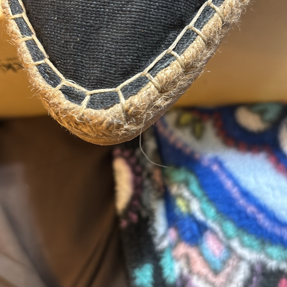 Elegant Black Espadrille Mules with Tassels - Picture 7 of 9
